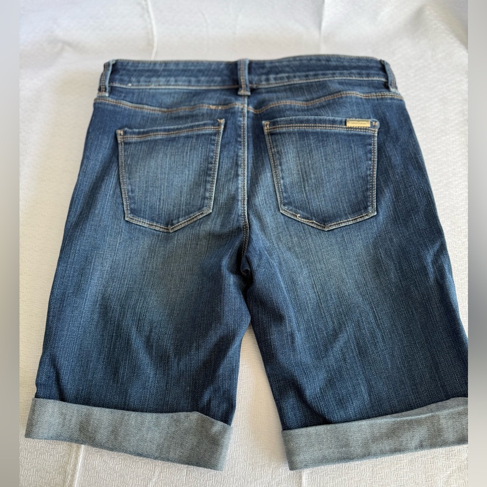 👖 White House Black Market Denim Bermuda Shorts – Size 2 - Picture 3 of 4